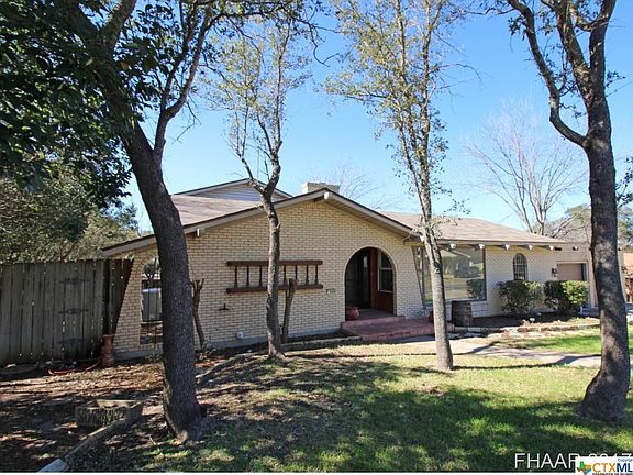 2nd image of 206 Live Oak Dr