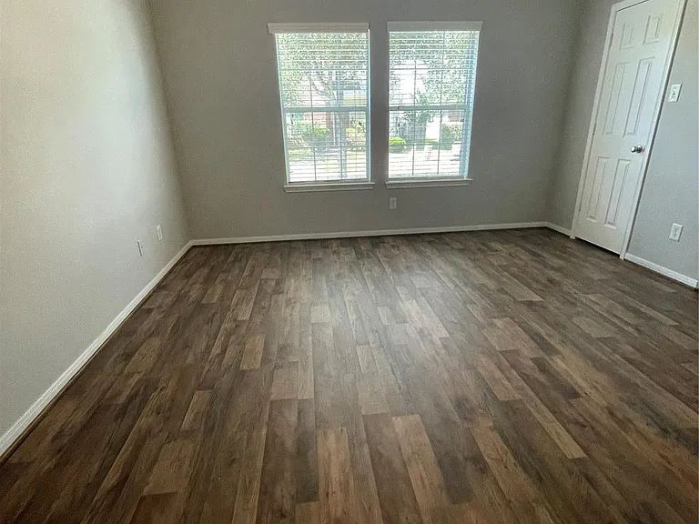 1502 Claremont Garden Cir — Photo 8