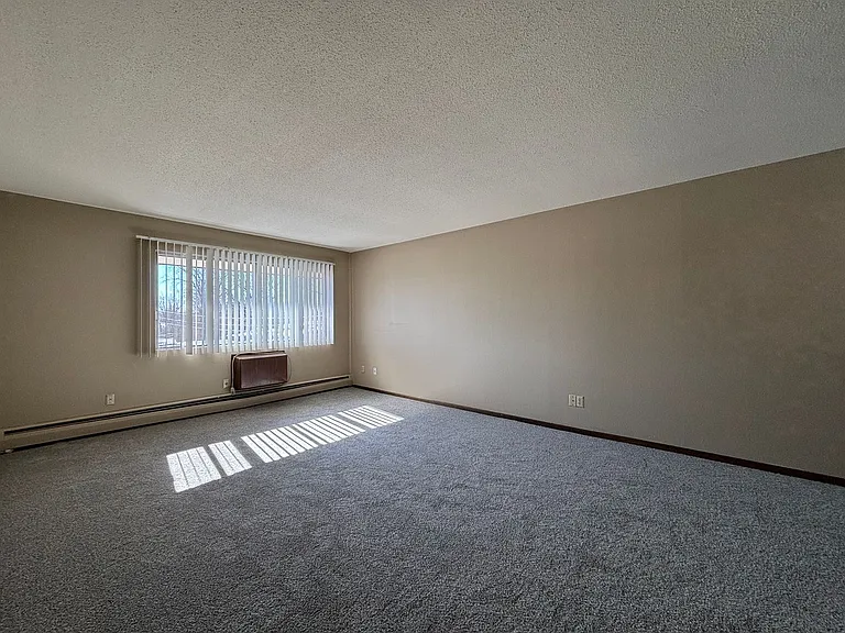 41 Arlington Ave West — Photo 9