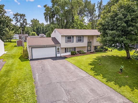 2nd image of 26 Spicewood Ln