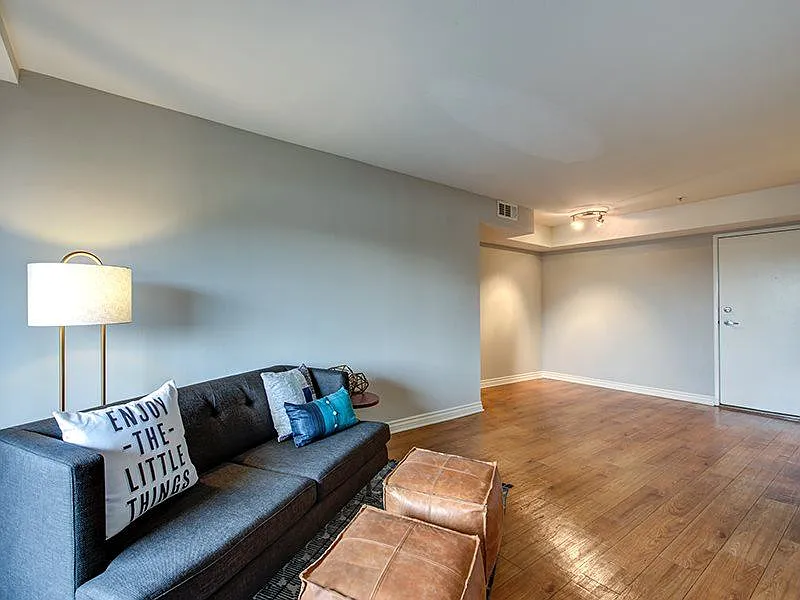 Vue at Laurel Canyon — Photo 3