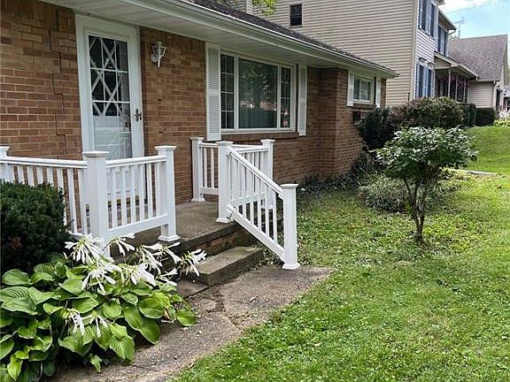 3rd image of 631 Marilyn Dr