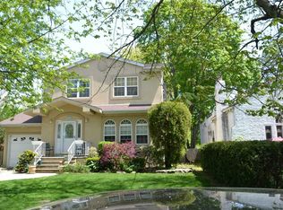 2415 Henry St, Merrick, NY 11566