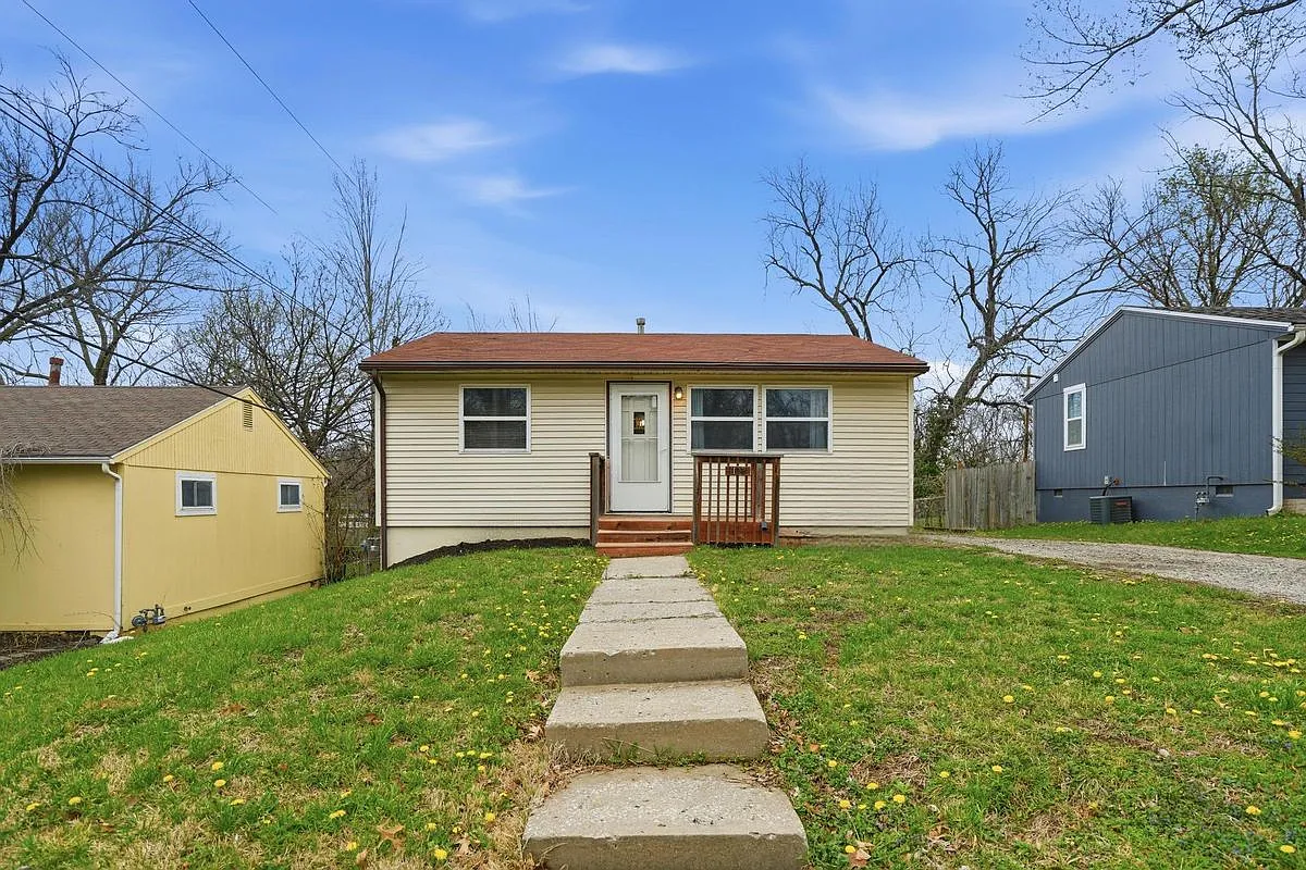 Building Photo - 1108 NE 46th Ter