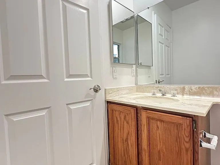 5455 Sylmar Ave #402 — Photo 11