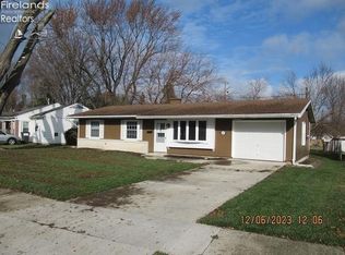 2121 Fallen Timber Dr, Sandusky, OH 44870