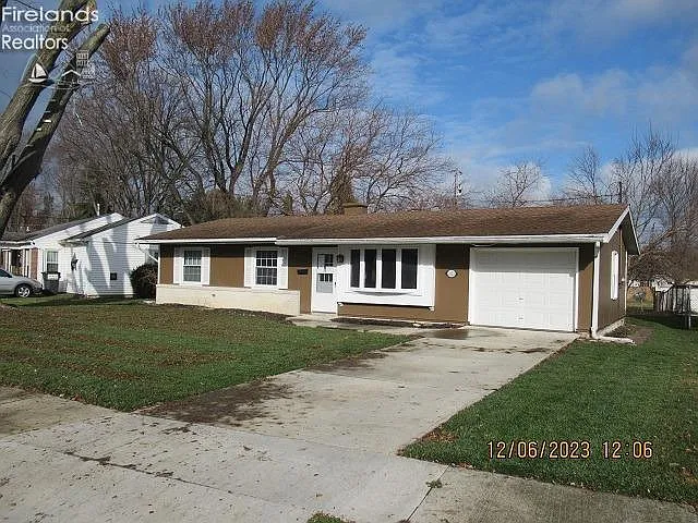 2121 Fallen Timber Dr photo 1