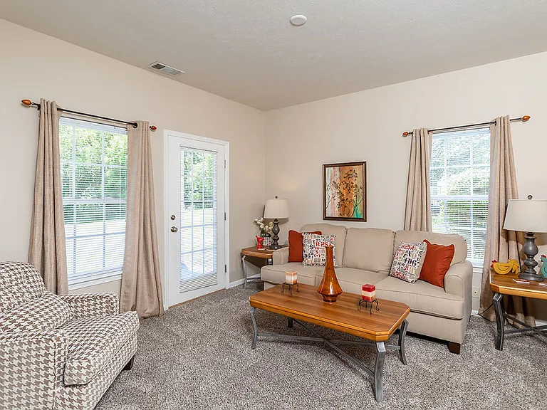 WoodsEdge Apartments — Photo 28