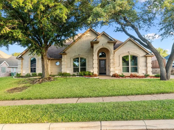 1221 Woodvale Dr, Bedford, TX 76021