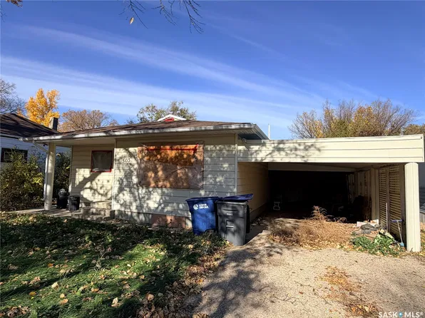 505 4th Avenue E, Assiniboia, SK S0H 0B0