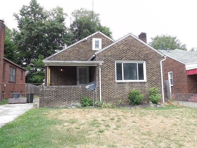 1st image of 46 Roslyn Dr