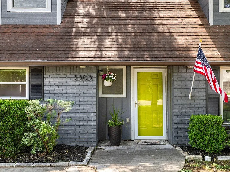 3303 S Oak Dr — Photo 3