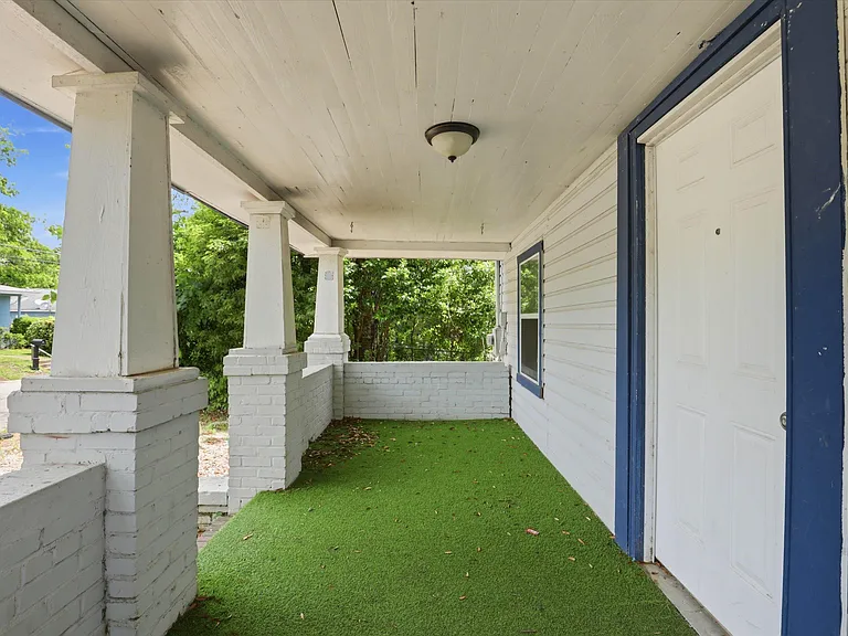 719 Dent St — Photo 4