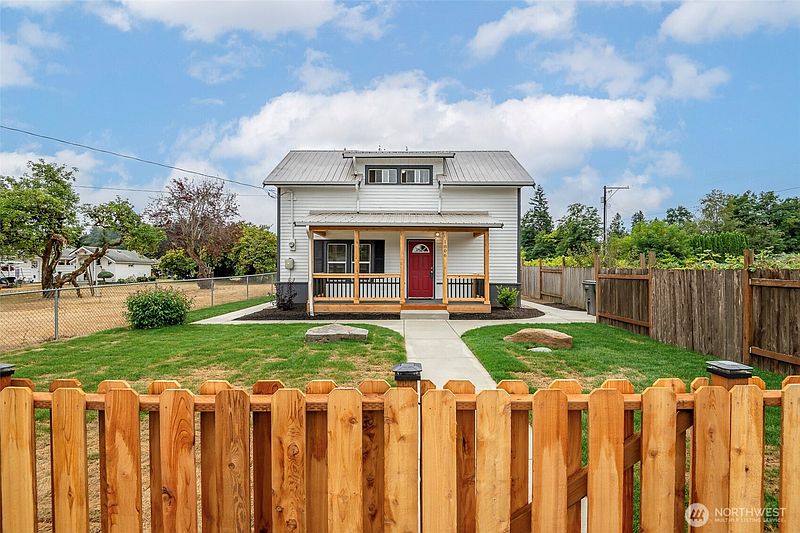 2nd image of 1806 2nd Street SE