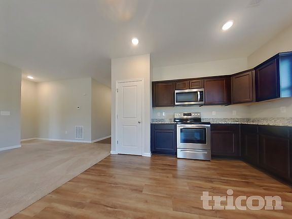 4th image of 115 Sorrento Dr NW