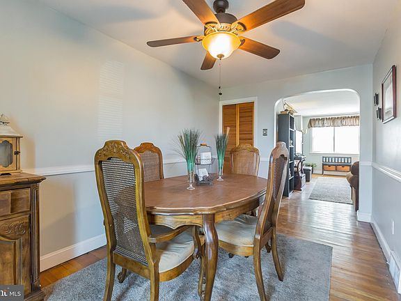 5th image of 2572 Bond Ave
