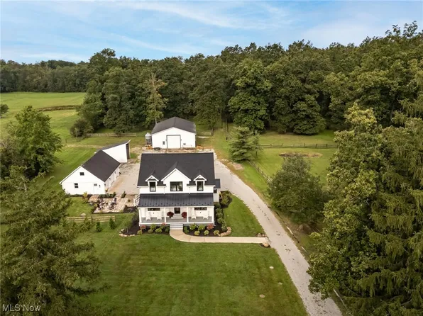 16544 Snyder Rd, Chagrin Falls, OH 44023