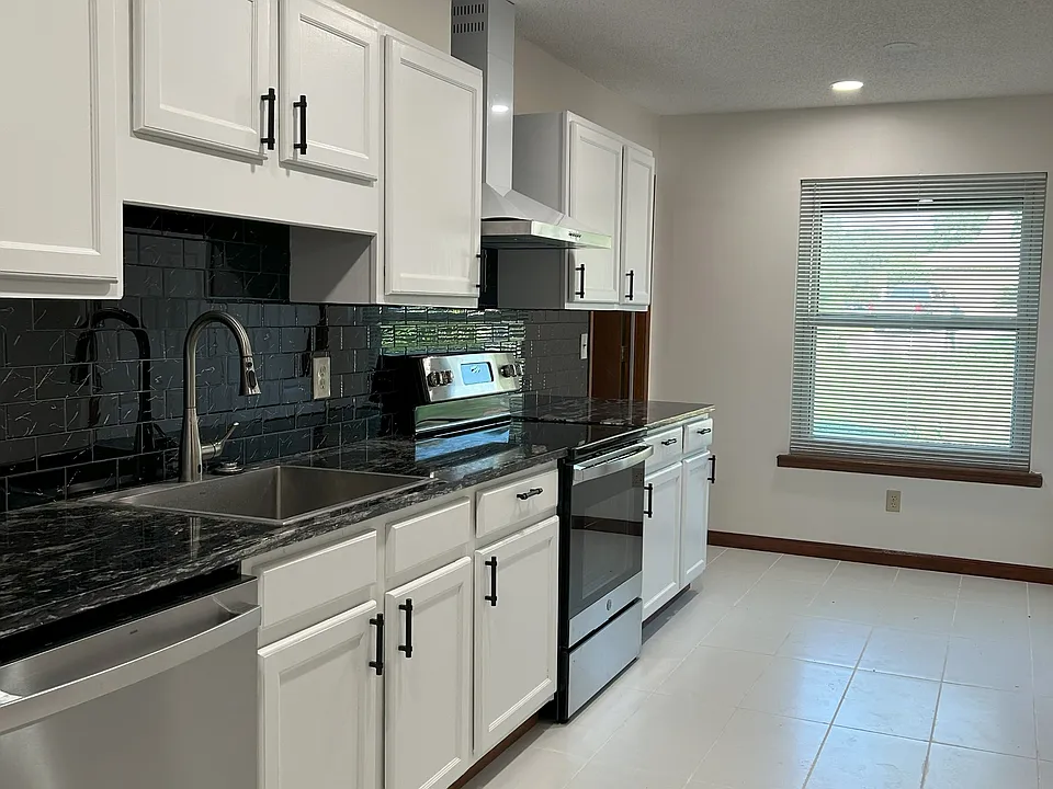 12421 Bears Den Ct