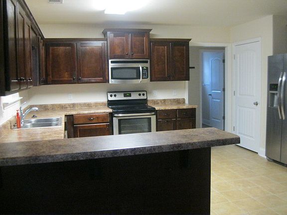 4th image of 148 Auburn Cir