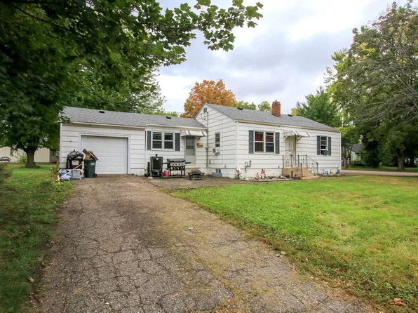 1327 Owen Ave N, Glencoe, MN 55336
