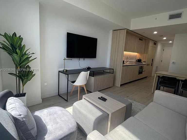 225 N Miami Ave #805 — Photo 7