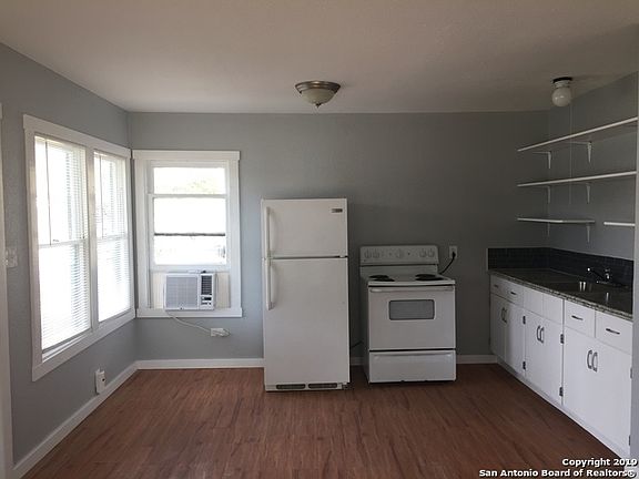 2nd image of 202 Lee St