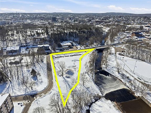 5th image of 256 Privilege St