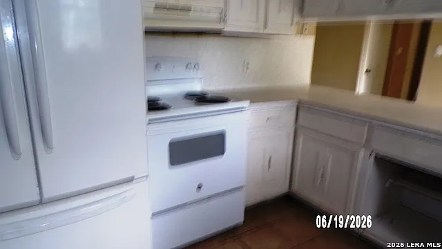 908 W Youst St — Photo 10