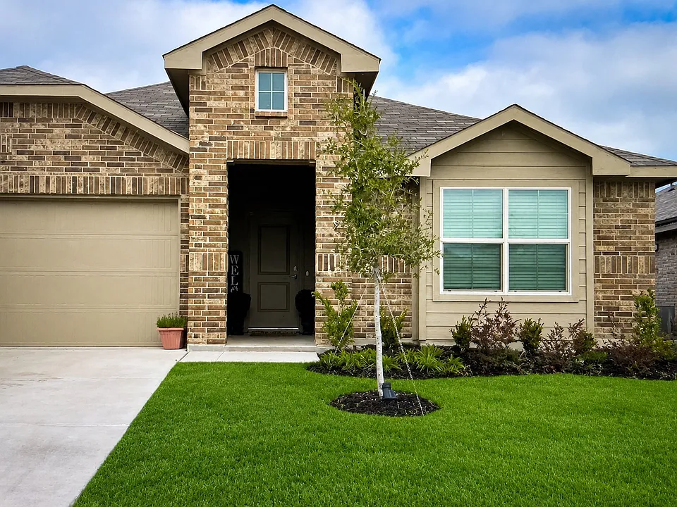 16644 Portage St
