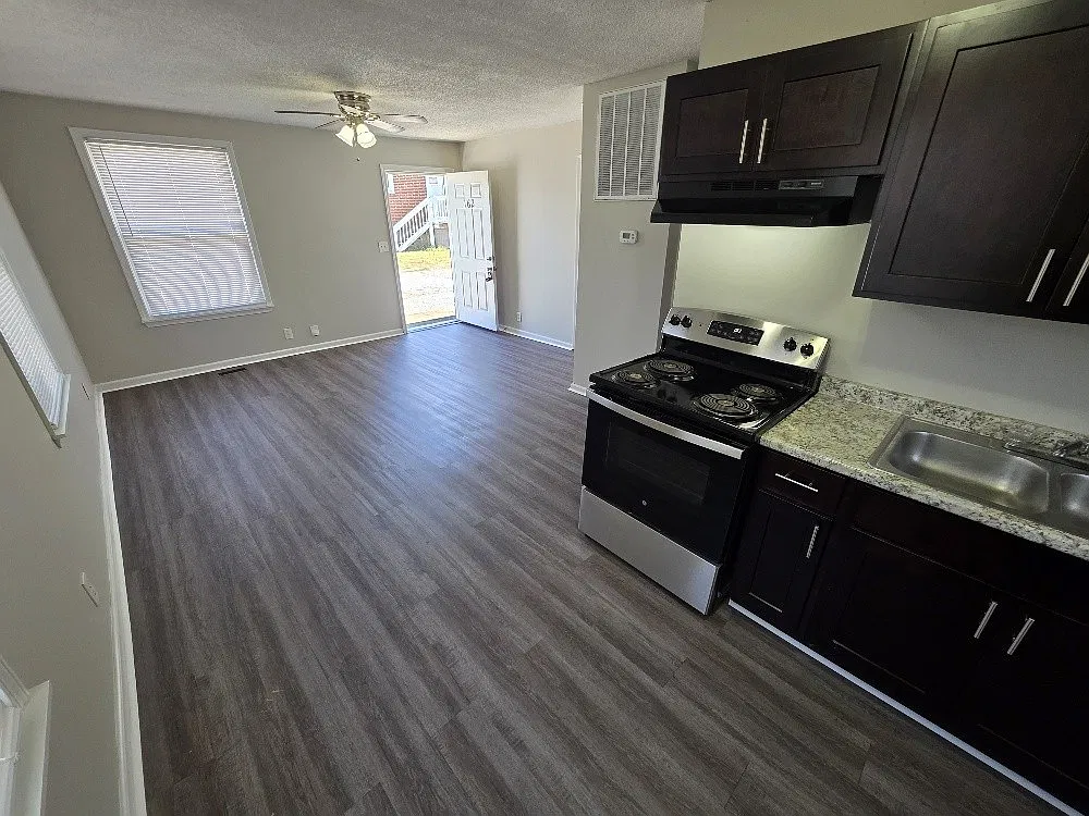 2 bed, 1.0 bath, 700 sqft, $1,095 — Photo 3