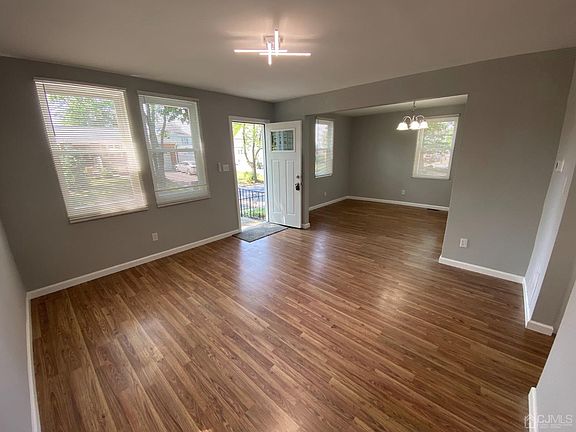 5th image of 52 Highland St