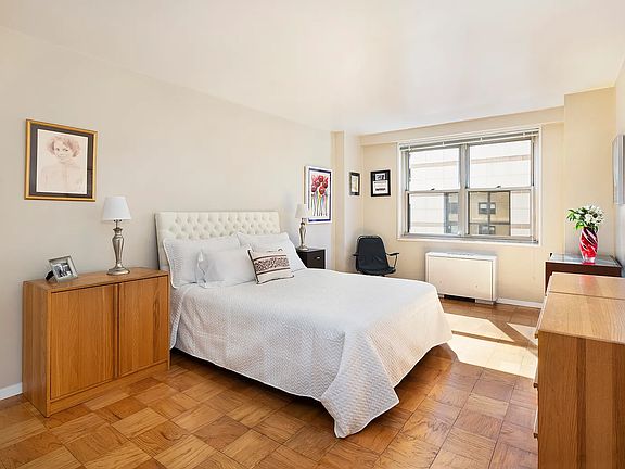 4th image of 165 W 66th St APT 11A