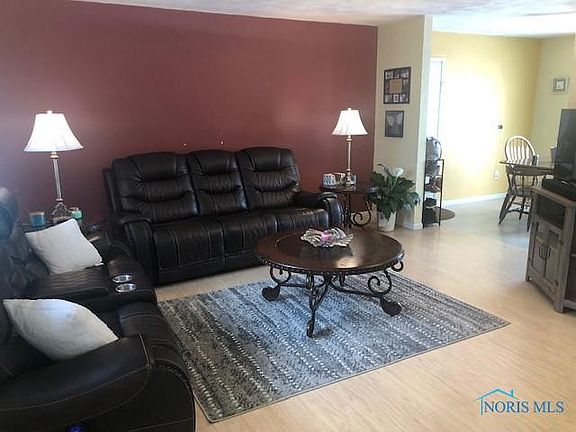 3rd image of 2402 Bedford Ln