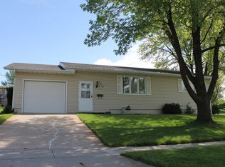 1714 Valli Hi Rd, Norfolk, NE 68701