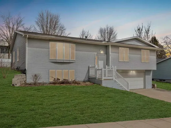 24 Denbigh Dr, Iowa City, IA 52246
