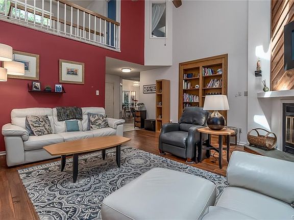 5th image of 1913 Sorrento Pl
