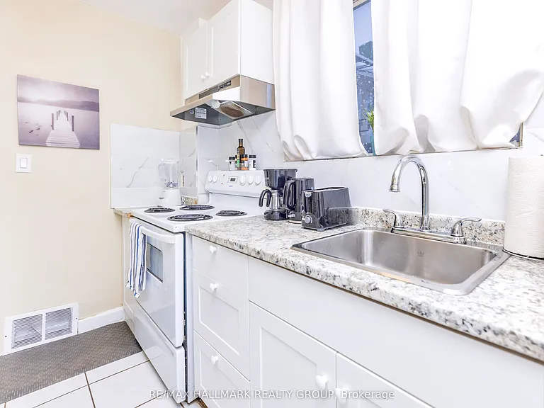 456 Bronson Ave #4 — Photo 9