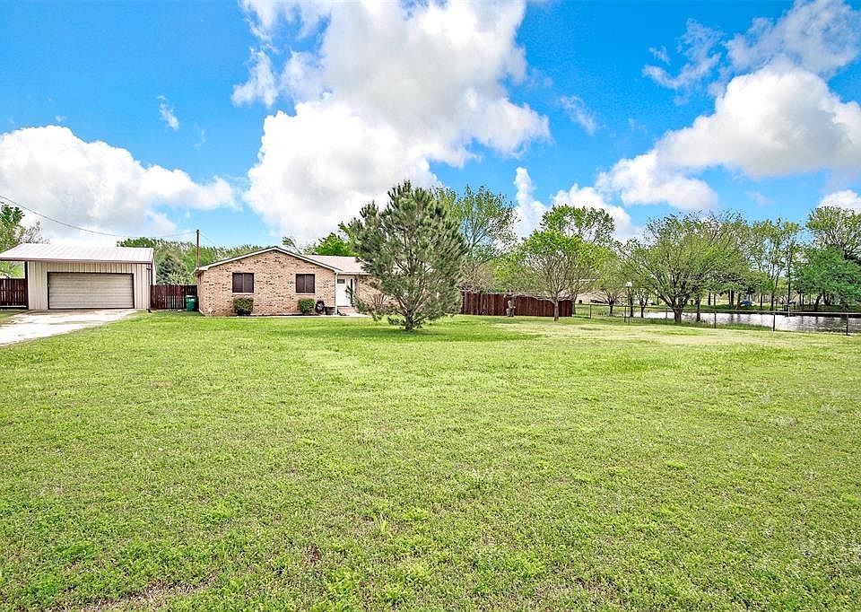1st image of 241 Bluebonnet Dr