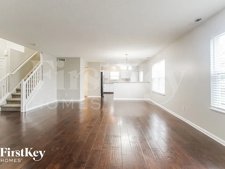 8051 Little River Ln — Photo 2