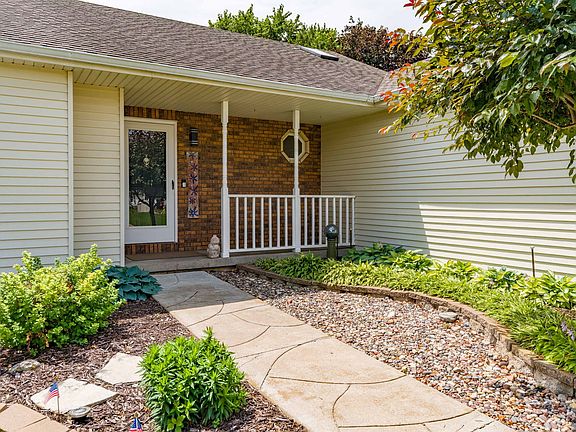 3rd image of 3421 Meadow Ct