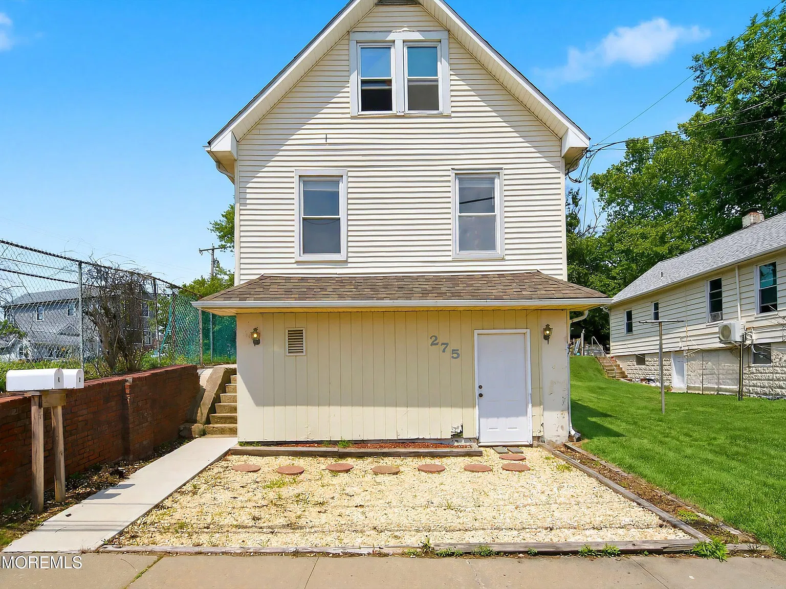 275 Laurence Pkwy — Photo 1