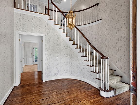 3rd image of 6517 Edinburgh Dr