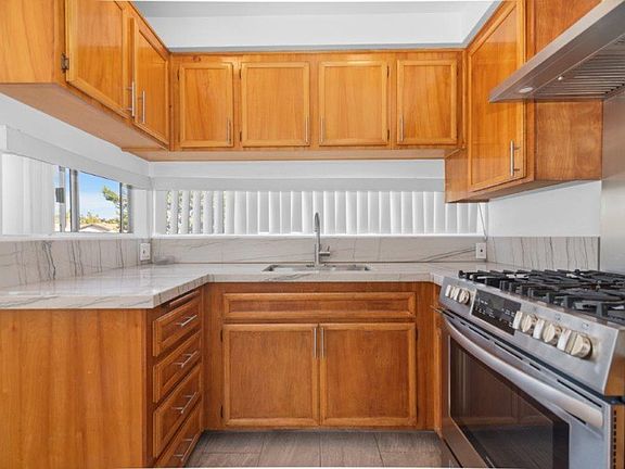 2nd image of 125 Hillcrest Dr #19