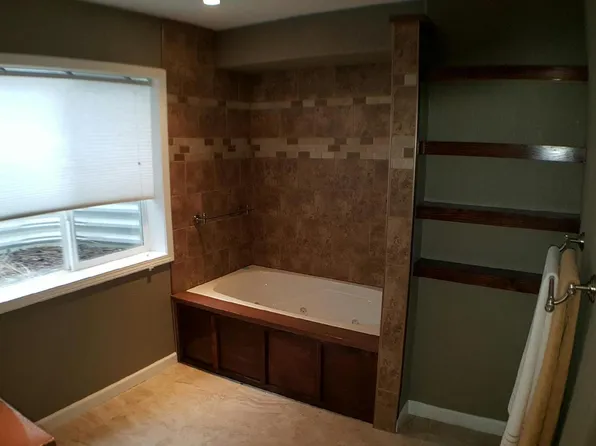 1711 Falcon Crest Blvd, Casper, WY 82601