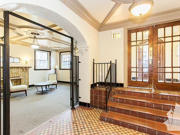 3rd image of 2540 N Sawyer Ave #411