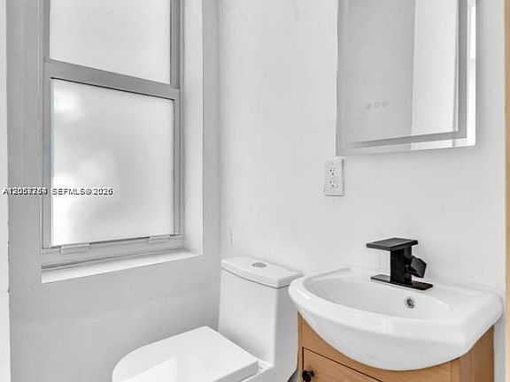 5th image of 709 SW 4th Ct #7