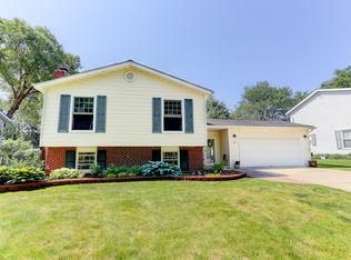 709 70th St, Darien, IL 60561