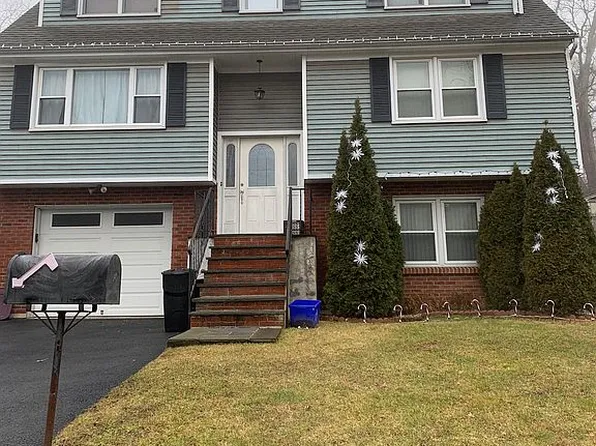 22 Poe Rd, Thornwood, NY 10594