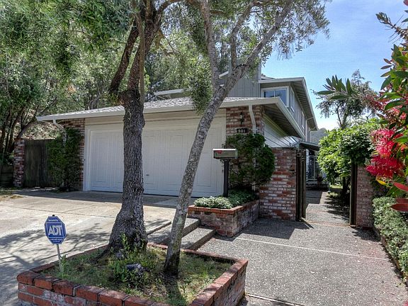 3rd image of 901 Park Pacifica Ave