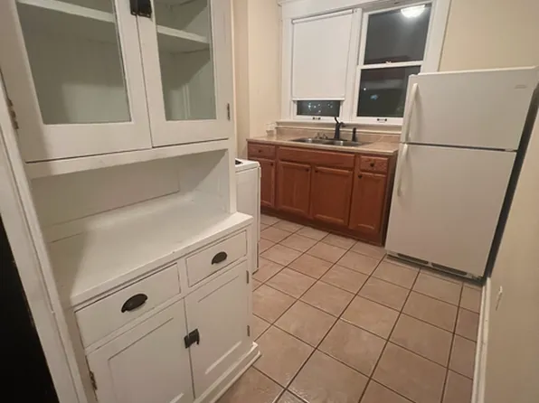 325 Charles Apts, 325 W Charles St APT 3, Muncie, IN 47305